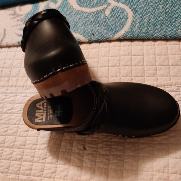 Clogs - Picture 5 of 6